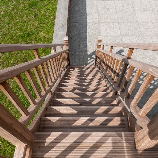 Buitentrap in Onbehandeld Hout