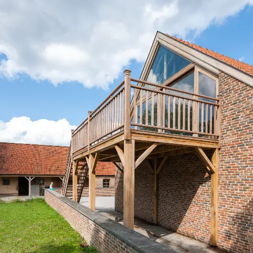 Buitentrap in Onbehandeld Hout