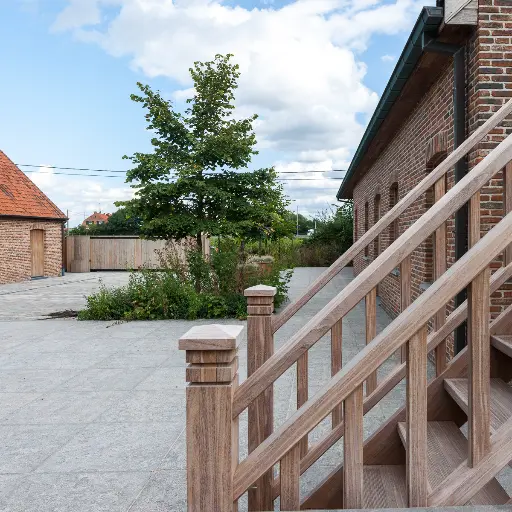 Buitentrap in Onbehandeld Hout