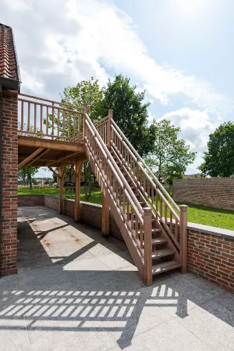 Buitentrap in Onbehandeld Hout