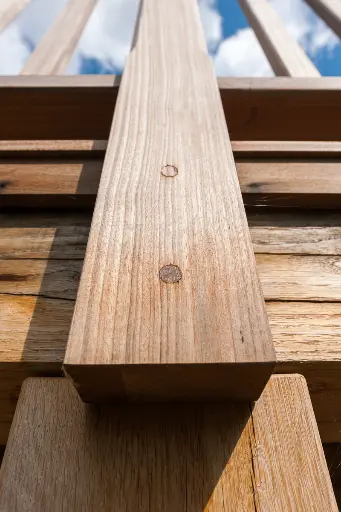 Buitentrap in Onbehandeld Hout