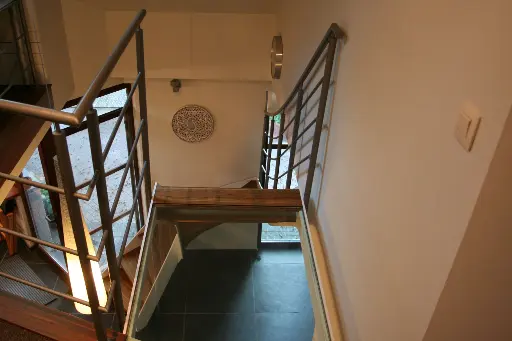 Zwevende Trap met Glazen Balustrade