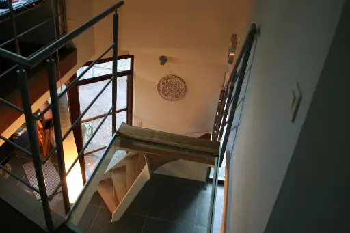 Zwevende Trap met Glazen Balustrade