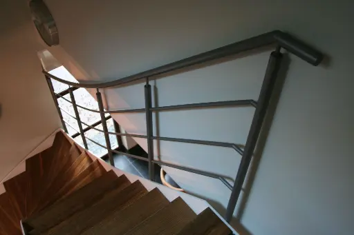Zwevende Trap met Glazen Balustrade