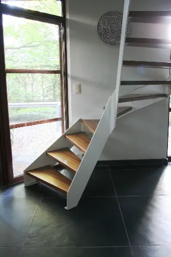 Zwevende Trap met Glazen Balustrade