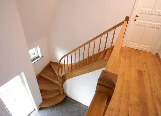 Klassieke Houten Kwartdraaitrap