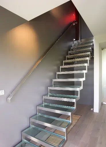 Gesloten Trap in Metaal en Glas