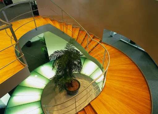 Wenteltrap met Verlichte Glasbalustrade