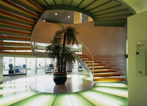 Wenteltrap met Verlichte Glasbalustrade