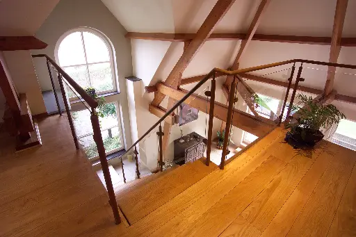 Rechte Trap met Glas in Landelijk Huis