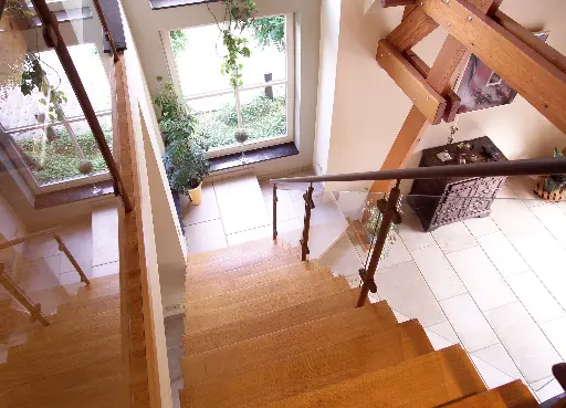 Rechte Trap met Glas in Landelijk Huis