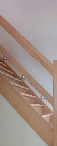 Houten Trap met Kruisbalustrade