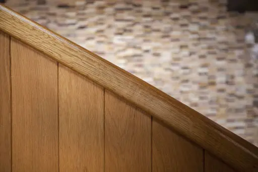 Houten S-trap met Paneelwerk