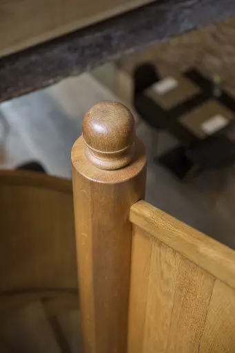 Houten S-trap met Paneelwerk
