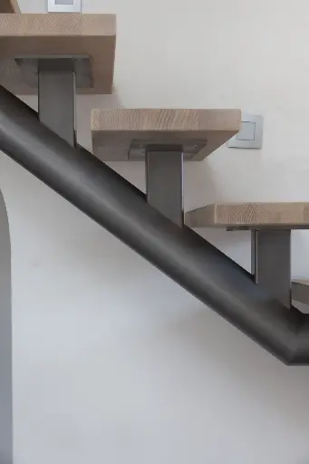 Open Trap bij Boogvormige Nis