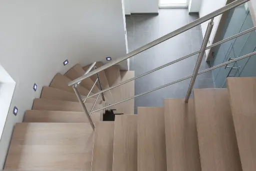 Open Trap bij Boogvormige Nis