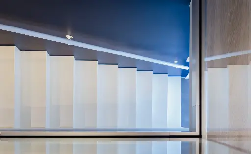 Zwevende Witte Trap met Glas