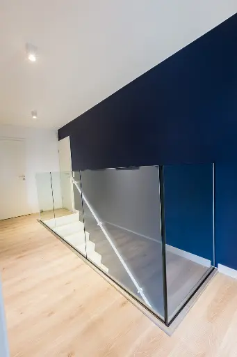Zwevende Witte Trap met Glas