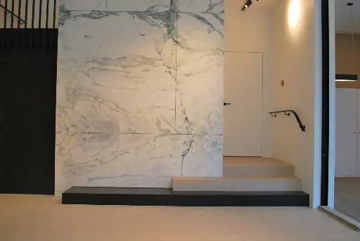 Decoratieve Lattenwand bij Trap