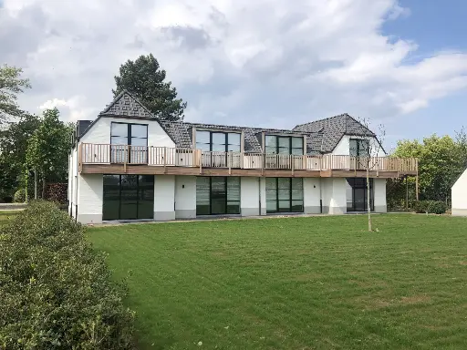Buitentrap naar Overdekt Terras