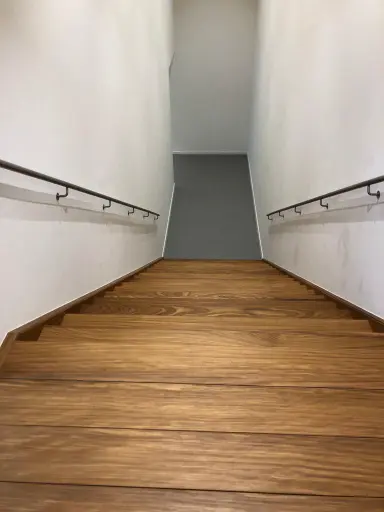 Rechte Trap met Dubbele Wandleuning