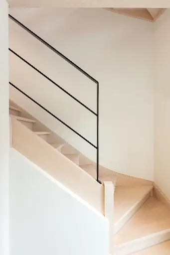 Moderne Trap in Beukenhout