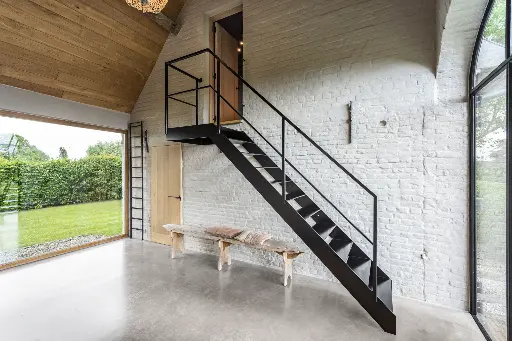 Stalen, Zwartgelakte trap