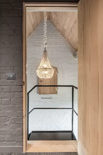 Stalen, Zwartgelakte trap