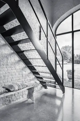 Stalen, Zwartgelakte trap