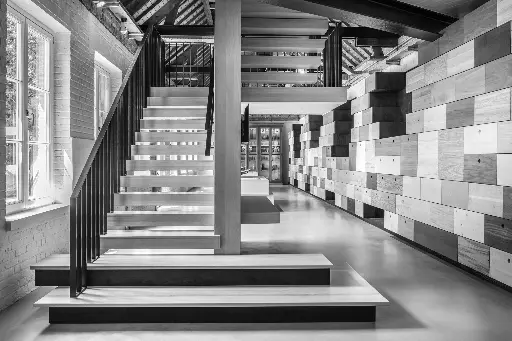 Zwevende trap in Beukenhout