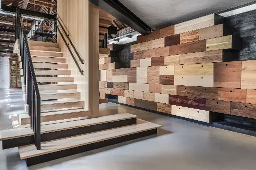 Zwevende trap in Beukenhout