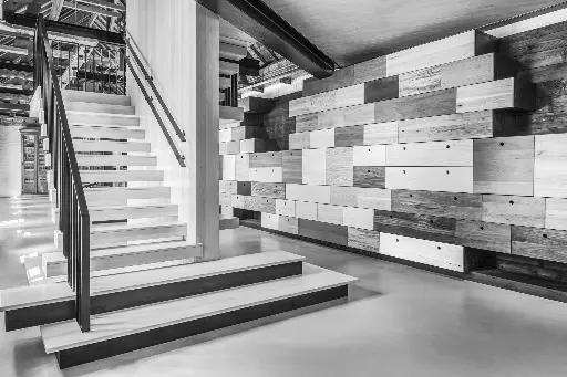 Zwevende trap in Beukenhout