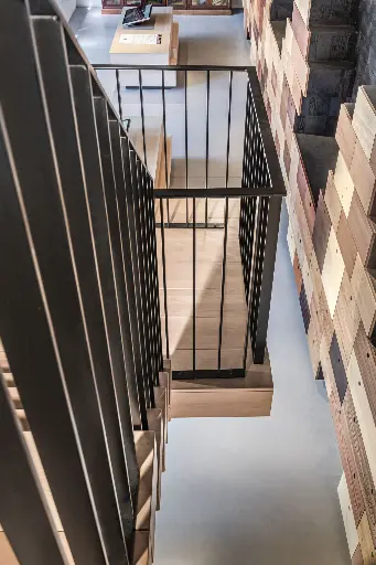 Zwevende trap in Beukenhout