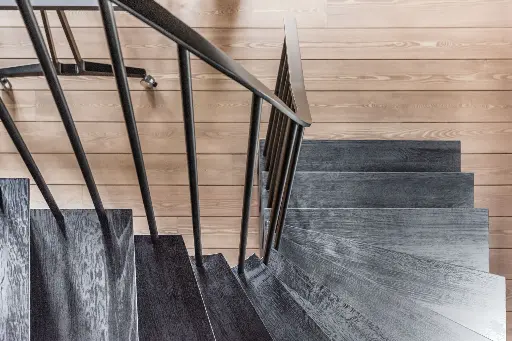 Z-trap met metalen balustrade