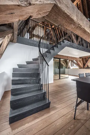 Z-trap met metalen balustrade