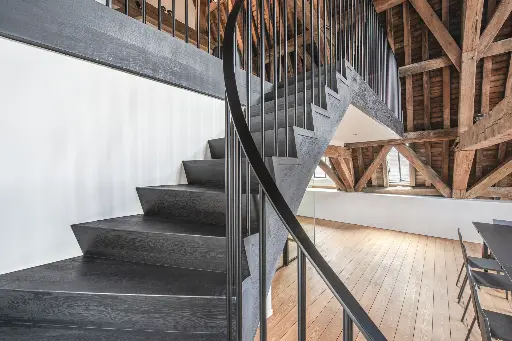 Z-trap met metalen balustrade
