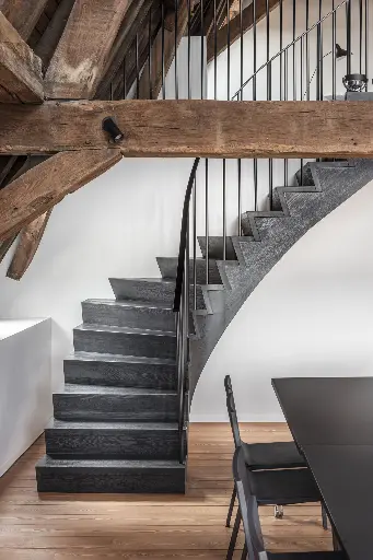 Z-trap met metalen balustrade
