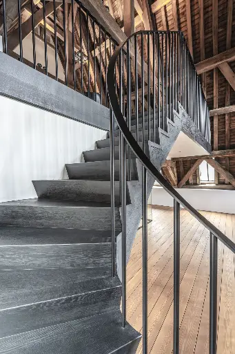 Z-trap met metalen balustrade