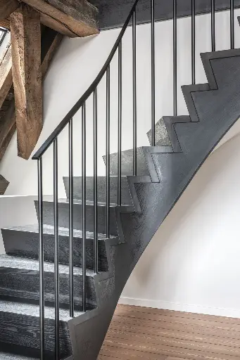 Z-trap met metalen balustrade