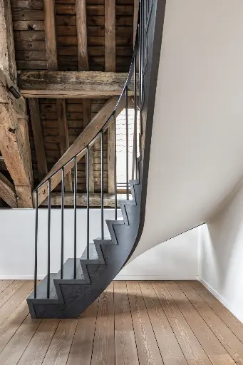 Z-trap met metalen balustrade