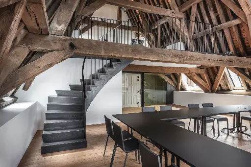 Z-trap met metalen balustrade