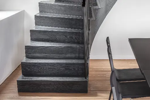 Z-trap met metalen balustrade