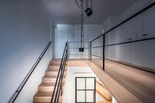 Moderne Trap met Minimalistisch Design