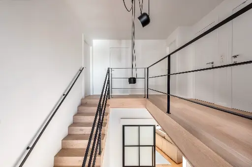 Moderne Trap met Minimalistisch Design
