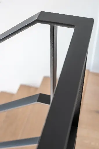 Moderne Trap met Minimalistisch Design