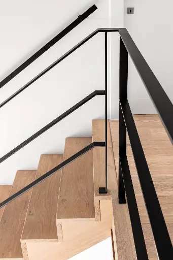 Moderne Trap met Minimalistisch Design