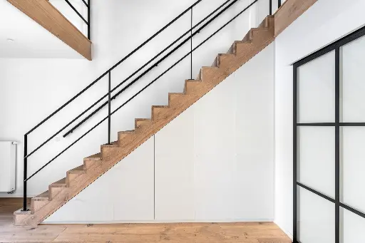 Moderne Trap met Minimalistisch Design