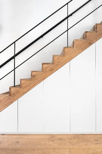 Moderne Trap met Minimalistisch Design
