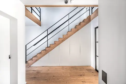 Moderne Trap met Minimalistisch Design