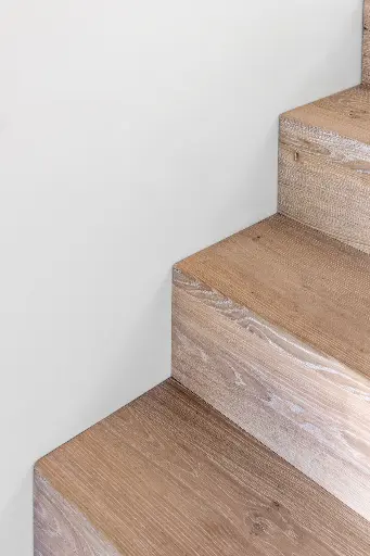 Moderne Trap met Minimalistisch Design